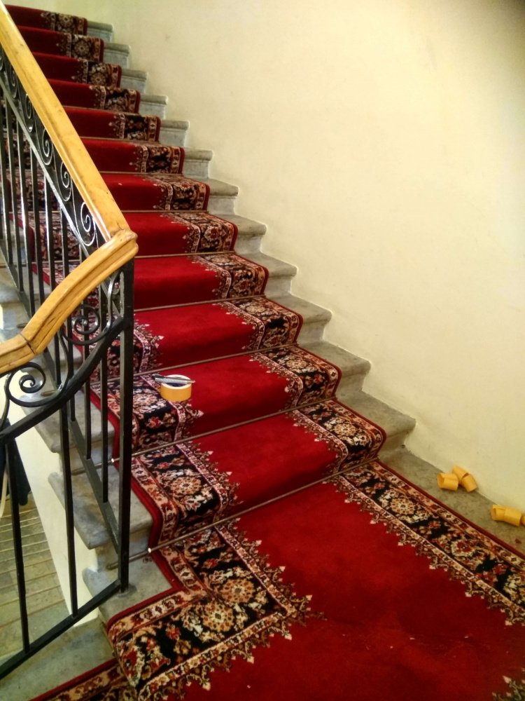 ковровая дорожка на лестницу картинка